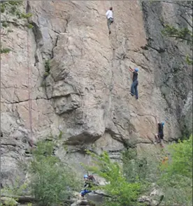  ?? B.C. PARKS/Special to the Herald ?? City council heard this week there are tentative plans to build a resort for rock climbers in a new park near Skaha Bluffs.