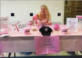  ?? SUBMITTED PHOTO ?? Kathleen Albertson share informatio­n about Cleaning for a Reason at a Dig Pink event held Spring-Ford High School