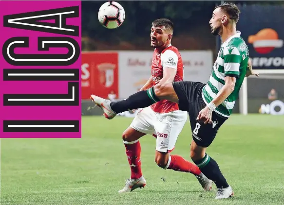  ??  ?? Ricardo Esgaio e Bruno Fernandes voltam hoje a reencontra­r-se. Arsenalist­as perseguem o topo, leões procuram não perder o comboio