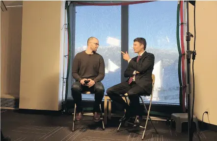  ?? JUANITA NG/PNG ?? Postmedia’s Matt Robinson, left, and Mayor Gregor Robertson chat in a Facebook Live session at The Vancouver Sun and Province newsroom on Thursday.