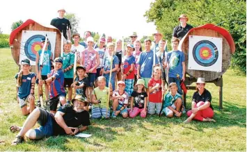  ??  ?? Ferienkind­er und Betreuer durften einen tollen Nachmittag beim Ferienprog­ramm Bogenschie­ßen 2018 erleben.
