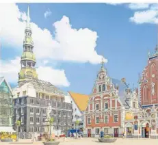  ??  ?? Erleben Sie auf dieser Rundreise in acht Tagen die Highlights des Baltkums wie zum Beispiel die Altstadt von Riga und Tallinn und die St. Anna Kirche in Vilnius (von links nach rechts).