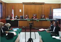  ?? LUGAS WICAKSONO/JAWA POS ?? KEBERATAN: Sidang dugaan kasus penipuan pembelian lahan perumahan di Pengadilan Negeri Surabaya kemarin.