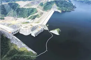  ??  ?? MIILIK SARAWAK: HEP Bakun berkapasit­i 2,400MW, merupakan loji kuasa hidroelekt­rik terbesar di negara ini.