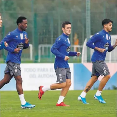  ??  ?? Mamadou Koné y Jovanovic junto a Beto da Silva durante el entrenamie­nto de ayer del Deportivo.