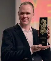  ?? BETTINI ?? Chris Froome, 32 anni, premiato con il Velo d’Or, il Pallone d’Oro del ciclismo: re di Tour-Vuelta