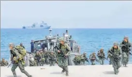  ?? AP FILE ?? Philippine and US Marines at a joint exercise in Zambales, which faces South China Sea, in May.