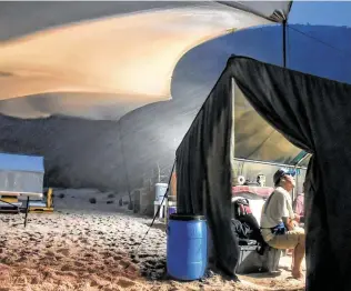  ?? Photos by Christophe­r Reynolds / TNS ?? A surprise storm dumps rain on Baja Expedition­s’ camp on Mexico’s Isla Espiritu Santo in the Gulf of California.
