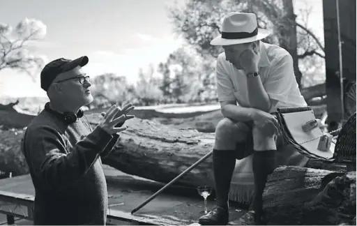  ??  ?? David Fincher e Gary Oldman durante a rodagem de Mank: fazer filmes a partir da memória do próprio cinema.