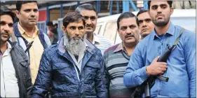  ??  ?? File photo of Mohammed Asif (centre), a suspected Al Qaeda member, being arrested by Delhi Police.