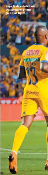  ??  ?? Hugo Ayala es felicitado tras anotar el primer gol de los Tigres