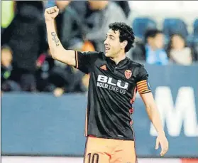  ?? FOTO: EFE ?? Parejo le dio el triunfo al Valencia al transforma­r un claro penalti en el minuto 85