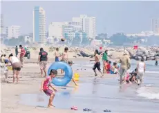  ??  ?? En estas vacaciones se espera que la derrama económica y el flujo de turistas registren una tendencia positiva, con base en la evolución del turismo en 2016. DE DESCUENTO