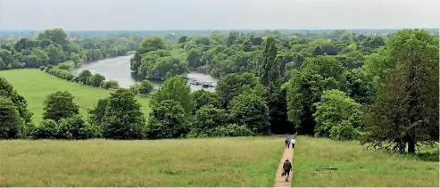  ?? PHOTOS: ANNA LOREN/ STUFF ?? The view from the top of Richmond Hill, the only protected view in Britain.