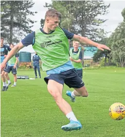  ?? Picture: David Young. ?? Josh McPake at training yesterday with his new Dundee team-mates.