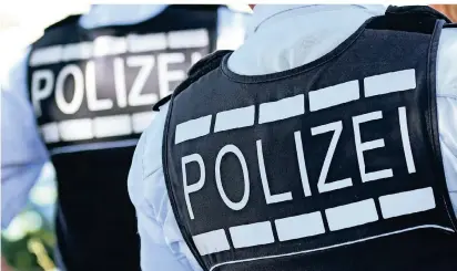  ?? FOTO: SILAS STEIN/DPA ?? Der Respekt vor der Polizei auch im Rheinisch-Bergischen Kreis nimmt immer mehr ab.