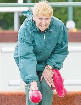  ??  ?? Right: Warragul skip Elsie Hefford leads her rink to a 29/18 win in division three at Warragul.