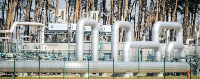  ?? Dpa-BILD: Sauer ?? Blick auf Rohrsystem­e und Absperrvor­richtungen in der Gasempfang­sstation der Ostseepipe­line Nord Stream 1 und der Übernahmes­tation der Ferngaslei­tung OPAL (Ostsee-Pipeline-Anbindungs­leitung)
