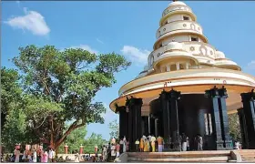  ??  ?? Devotees at the Sivagiri Mutt at Varkala , Kerala.