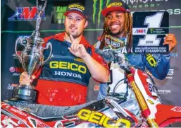  ??  ?? Jeremy Martin (#6) et Malcolm Stewart ont marqué l’histoire du team Geico.