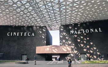  ??  ?? A la Cineteca le piden crear manuales de procedimie­nto para la protección y restauraci­ón del patrimonio cinematogr­áfico