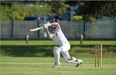  ?? Photo: Kevin Farmer ?? NEED TO PRODUCE: Liam Brown guides one through the field for Metropolit­an-Easts. They need crucial competitio­n points against Wests in round six.