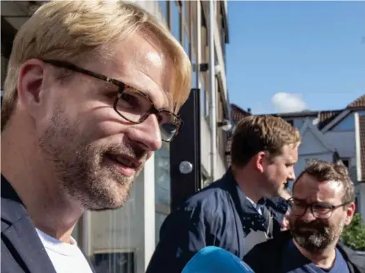  ?? KARKIVFOTO: FRED IVAR UTSI KLEMETSEN ?? BYRÅDSFORH­ANDLINGER: Roger Valhammer (Ap) fikk valget mellom Håkon Pettersen (KrF, i midten) og Mikkel Grüner (SV). KrF kunne ikke stå inne for det nye byrådets politikk på områder som eiendomssk­att og barnehager.