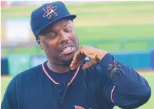  ?? ADOLPHE PIERRE-LOUIS/JOURNAL ?? Isotopes manager Glenallen HIll lets a tarantula crawl up his arm on Monday, putting a dent into the long-standing tale that he is afraid of spiders.