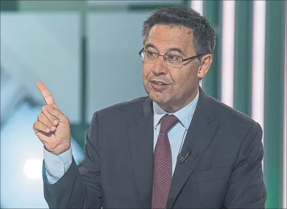  ??  ?? Bartomeu repasó la actualidad del Barça y reveló que Dembélé estaba “tocado” anímicamen­te por su lesión FOTO: PERE PUNTÍ