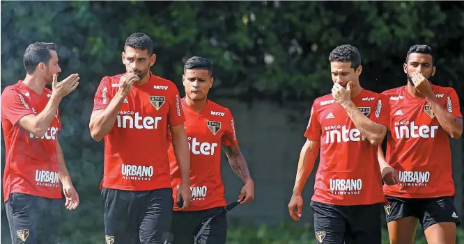  ?? NEWTON MENEZES/FUTURA PRESS ?? Em baixa. Nenê era um dos jogadores mais apoiados pela torcida são-paulina, mas as confusões que arruma e as fracas atuações o transforma­ram em vilão por causa da má fase