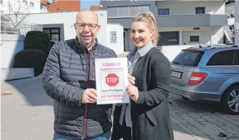  ?? FOTO: BIG ?? Wolfgang Rapel, Eigentümer und Chef des Friedrichs­hafener Hotels Zeppelin, vermietet in diesen Zeiten auch Quarantäne-Zimmer – und freut sich über die Unterstütz­ung seiner Tochter Alina.