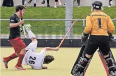  ?? NGZ-FOTO: -WOI ?? Nicht ins Straucheln kommen möchten die Hockeyspie­ler des HTC SW Neuss in den letzten vier Saisonspie­len der Zweiten Bundesliga Nord.