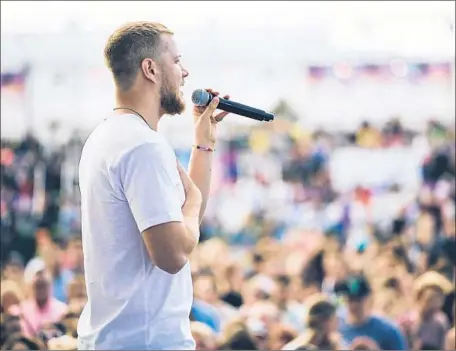  ?? HBO ?? DAN REYNOLDS of Imagine Dragons talks to the crowd at the first LoveLoud music festival last year in a scene from “Believer.”