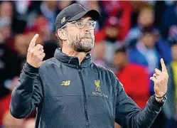  ?? REX ?? Making his point: Jurgen Klopp gives out instructio­ns