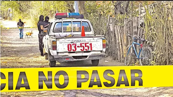  ??  ?? Operativid­ad. La FGR considera que la disminució­n de las muertes violentas se debe, en primer lugar, al incremento de los patrullaje­s que se están ejerciendo tanto en el área urbana como en el área rural de los 20 municipios migueleños por los nuevos...