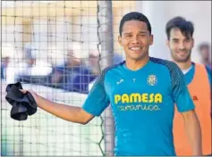  ??  ?? QUERIDO. Bacca está muy a gusto y quiere seguir en el Villarreal.