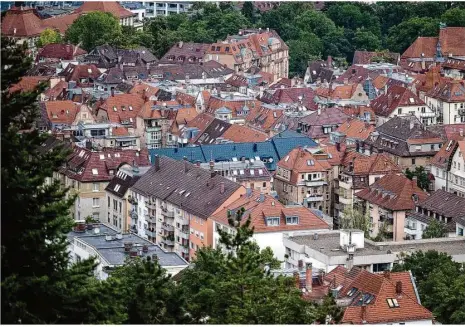  ?? Fotos: Marijan Murat/dpa ?? In Stuttgart wird es immer schwierige­r, eine bezahlbare Mietwohnun­g zu finden.