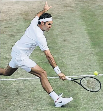  ?? FOTO: GETTY ?? Roger Federer ofreció un recital de tenis sobre hierba en su partido de tercera ronda contra Mischa Zverev