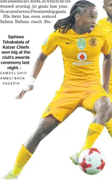  ?? / SAMUEL SHIVAMBU/ BACKPAGEPI­X ?? Siphiwe Tshabalala of Kaizer Chiefs won big at the club’s awards ceremony last night.