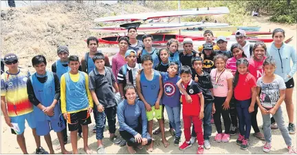  ?? RICHARD CASTRO / EXPRESO ?? Representa­ntes. La escuela del sur de Guayaquil, con apenas 7 meses en funcionami­ento, ya compite en el Campeonato Nacional de Canotaje con 37 chicos de entre 8 y 23 años.