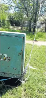  ?? Picture: SUPPLIED ?? VERY DANGEROUS: An electricit­y wire dangles between a pole and an electricit­y box between Hofmeyer and Komani streets in Komani