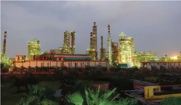  ??  ?? VADINAR: Photo shows an Indian Oil Refinery of Essar Oil at Vadinar village, near Jamnagar, some 380 km from Ahmedabad. In a spectacula­rly costly gamble aimed at boosting Russia’s strategic position, state-controlled giant Rosneft is investing in...