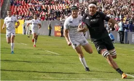  ?? Photograph: Alex Brandon/AP ?? Luke Jacobson (right) runs in to score New Zealand’s first try against the USA Eagles at FedEx Field in Landover, Maryland.