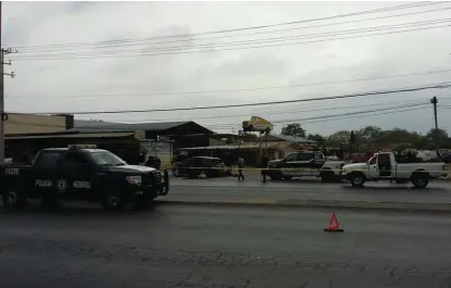  ?? VERÓNICA CRUZ ?? Un tramo de la carretera a Monterrey fue cerrado por trabajos periciales.