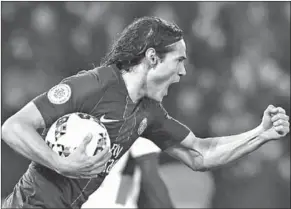  ??  ?? Edinson Cavani scoorde zondag twee keer voor PSG tegen Olympique Nice en hiermee bezorgde hij zijn team een punt tegen de koploper van de Franse competitie. (Foto: De Telegraaf)