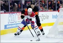  ?? MATT SLOCUM - THE ASSOCIATED PRESS ?? Flyers winger James van Riemsdyk, rear, tries to tie up Montreal Canadiens’ Corey Schueneman during the second period of a game between the teams last Friday.