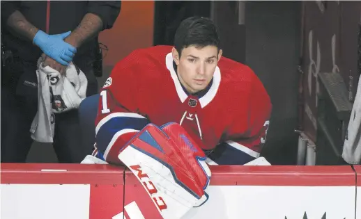  ??  ?? Le gardien du Canadien de Montréal, Carey Price, semblait songeur après avoir été sorti du match en deuxième période, samedi. - La Presse canadienne: Graham Hughes