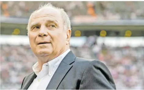  ?? FOTO: BALK/DPA ?? „Abteilung Analyse“statt „Abteilung Attacke“? Uli Hoeneß ist bei den anstehende­n WM-Qualifikat­ionsspiele­n als TV-Experte bei RTL im Einsatz.