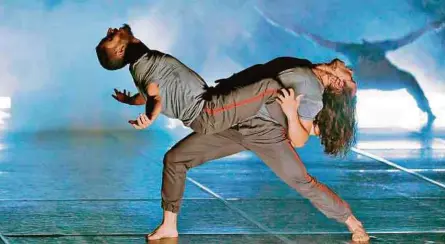  ?? HÉCTOR FABIO ZAMORA ?? A través de dos montajes, la Compañía Nacional de Danza Contemporá­nea lanzó la Bienal Internacio­nal de Danza.