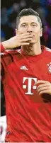  ?? Fotos: dpa (2), Witters ?? Mats Hummels, Robert Lewandowsk­i und Mario Götze (v.li.) wechselten einst von Dortmund nach München. Götze immerhin kehrte wieder zurück.